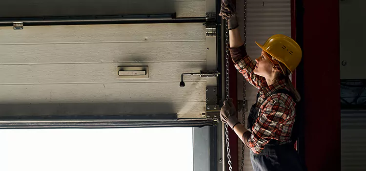 Addressing Common Garage Door Stoppage Issues in Saint-Raymond, QC